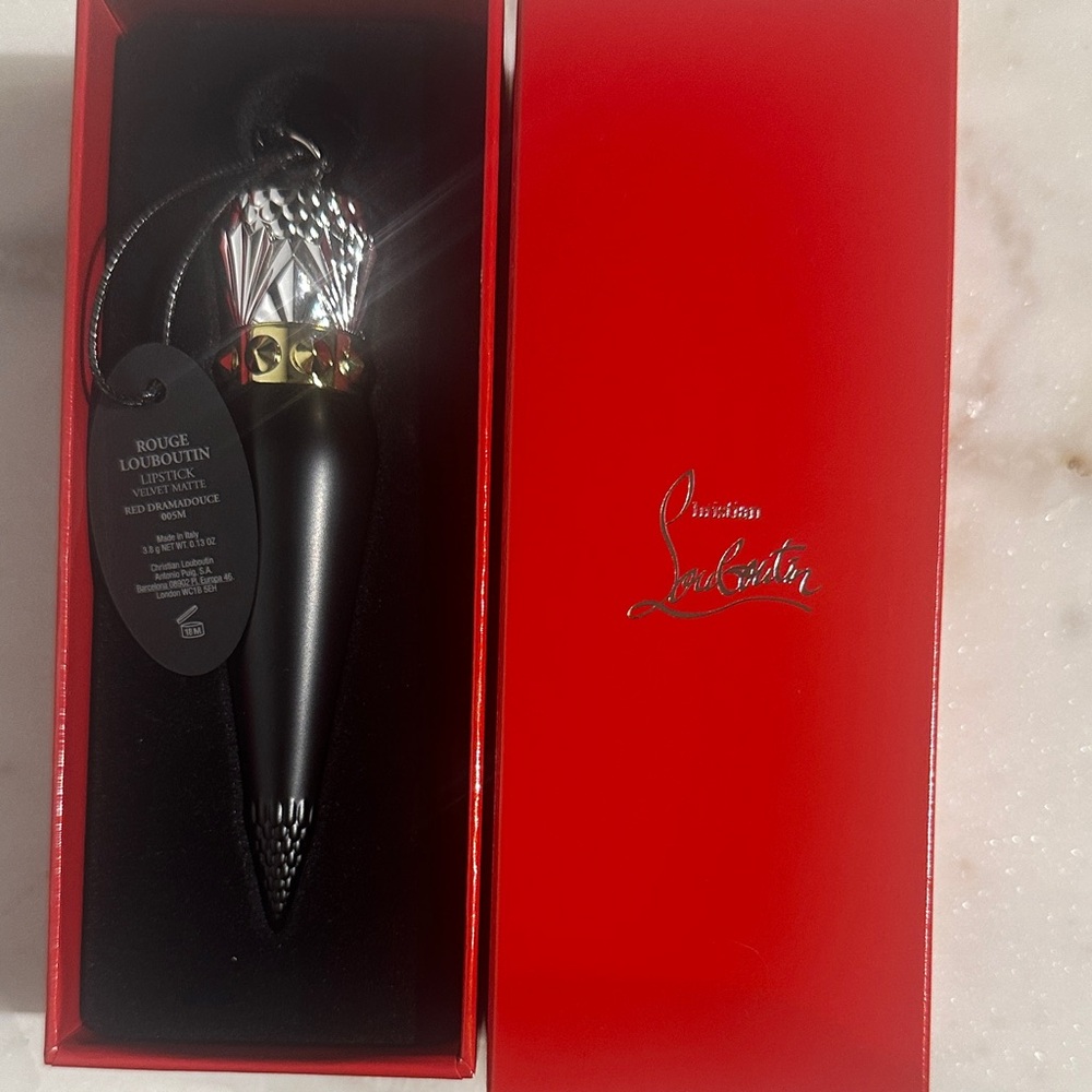 Christian Louboutin Rouge Lipstick Velvet Matte - Red Dramadouce 005M